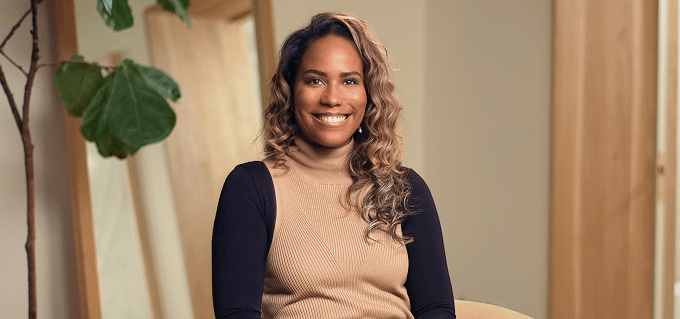 Dr. Mariel Buqué
